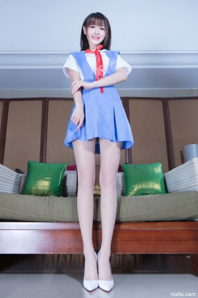 台湾妹子好甜美，一双大白腿让人移不开眼！-妩媚图册