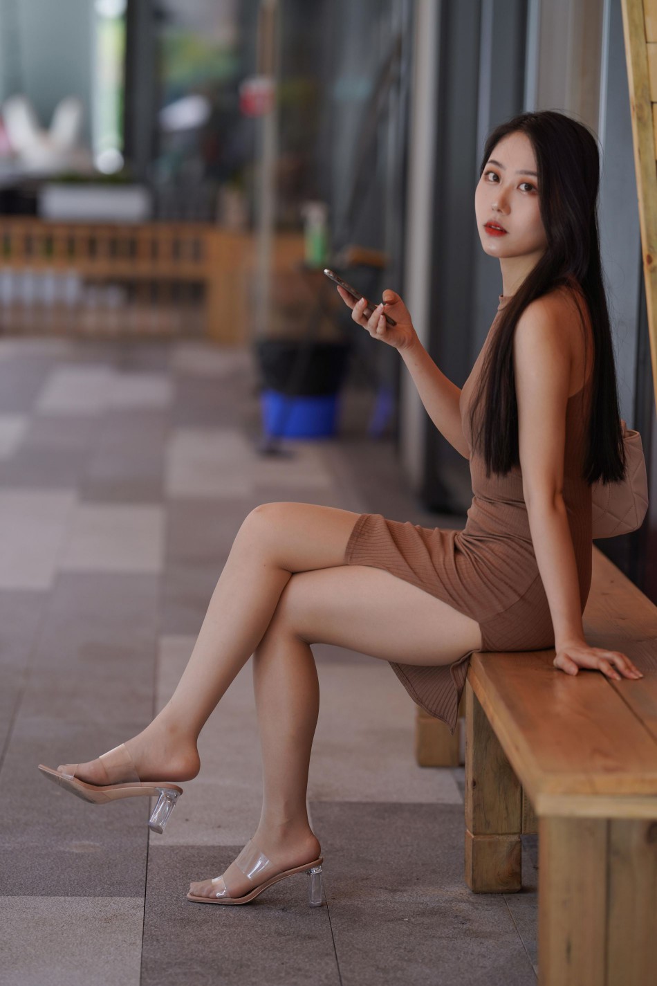 超有女人味的姑娘短裙逛街【400P】00049